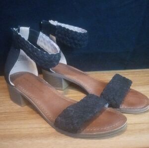 Rock & Candy Women's Sandals Sz 7.5 "Nancie" Ankle Block Heel Zip